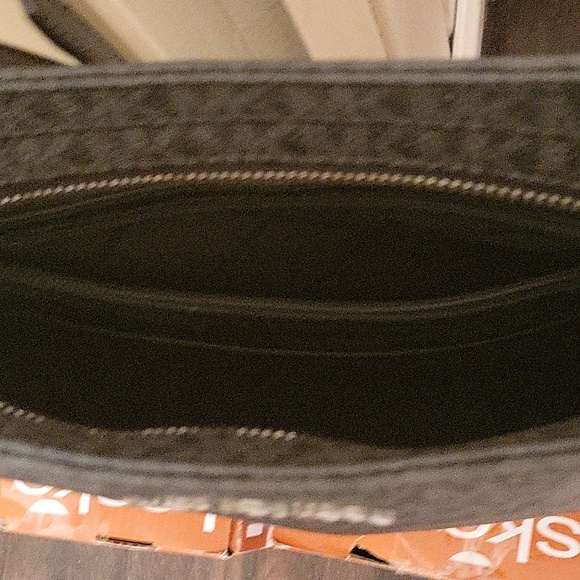 Purse - Picture 4 of 10